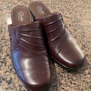 Clark’s clogs